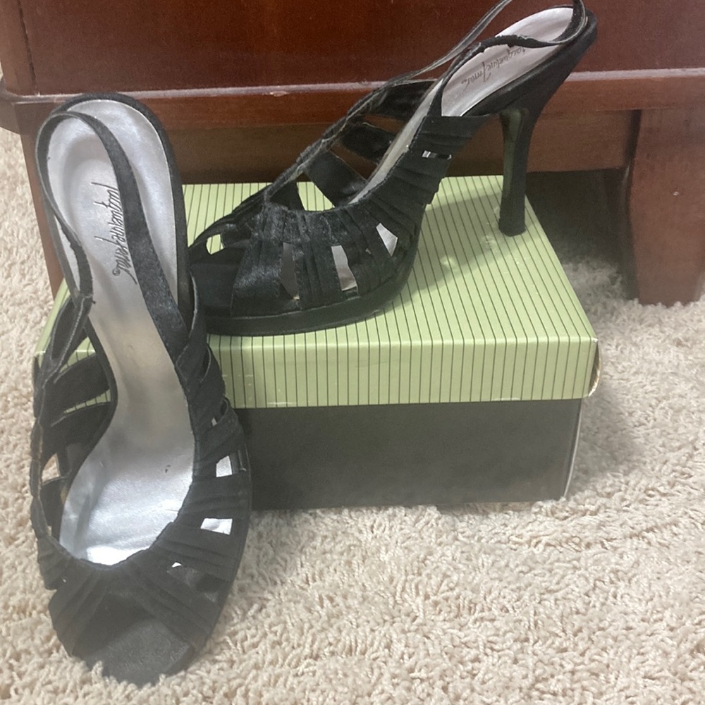 Black heels size 8